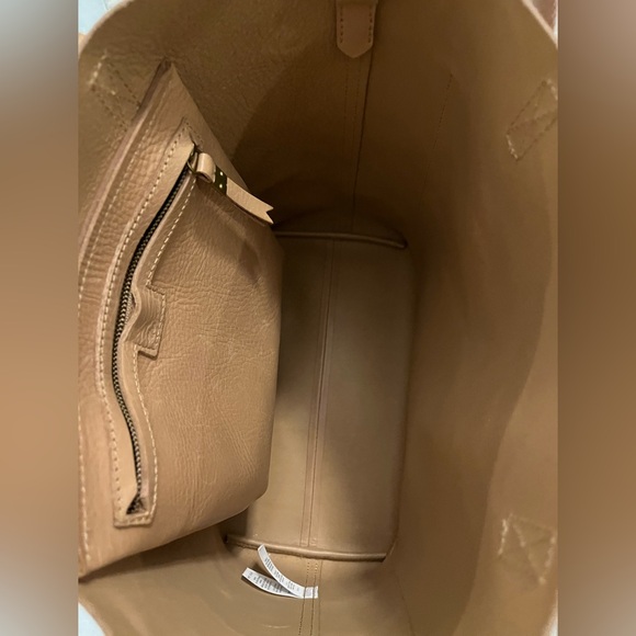 Madewell Medium Leather Transport Tote - Picture 7 of 10